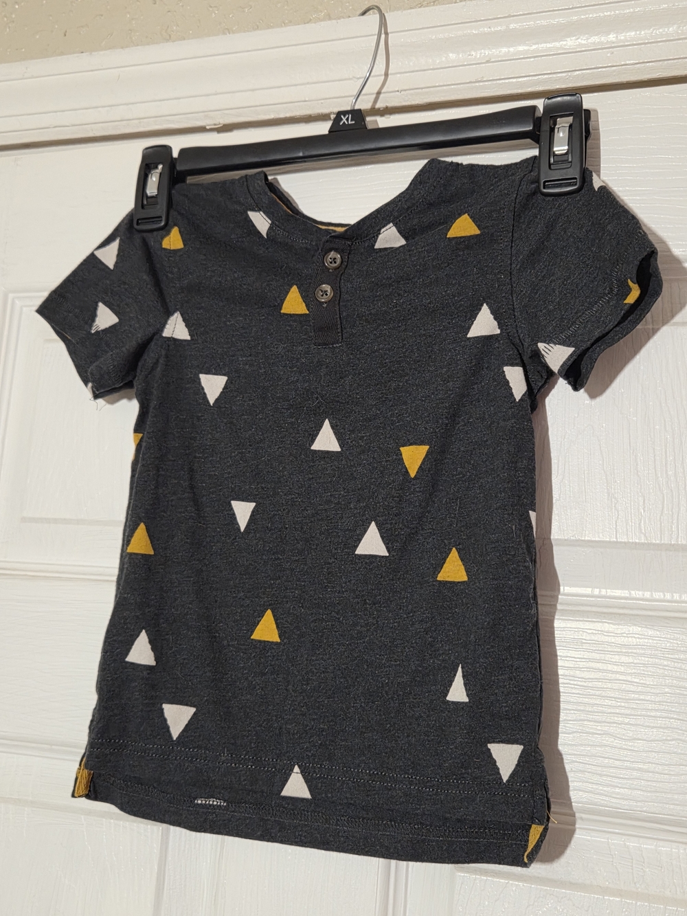 OSHGOSH Kids Black Short-Sleeve Henley Tee with Triangle Print